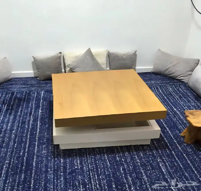 طاولة ارضية بحالة جيدة ب300 ريال 0