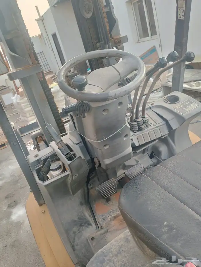 شوقه فور كليفت CAT موديل 2007 حموله 3 طن 0