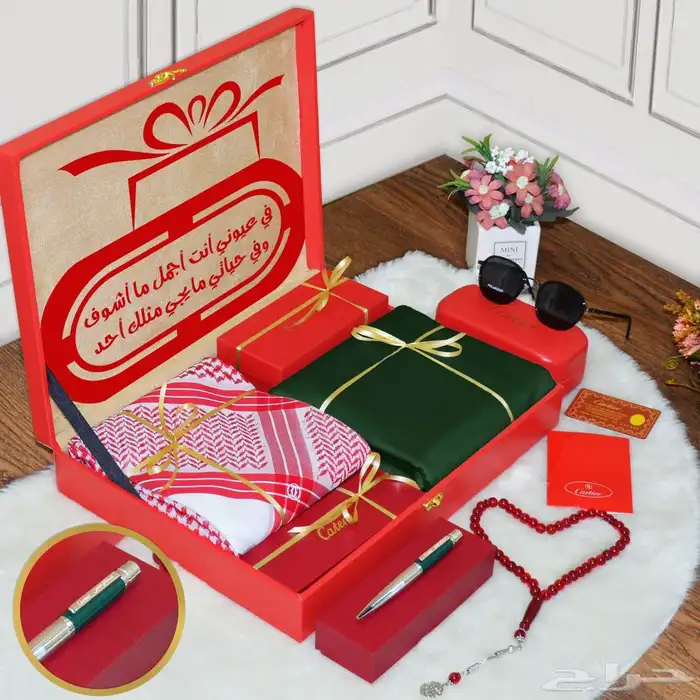 يحتوي صندوق الهدايا المعروض في الصورة على مجموعة من المنتجات 5