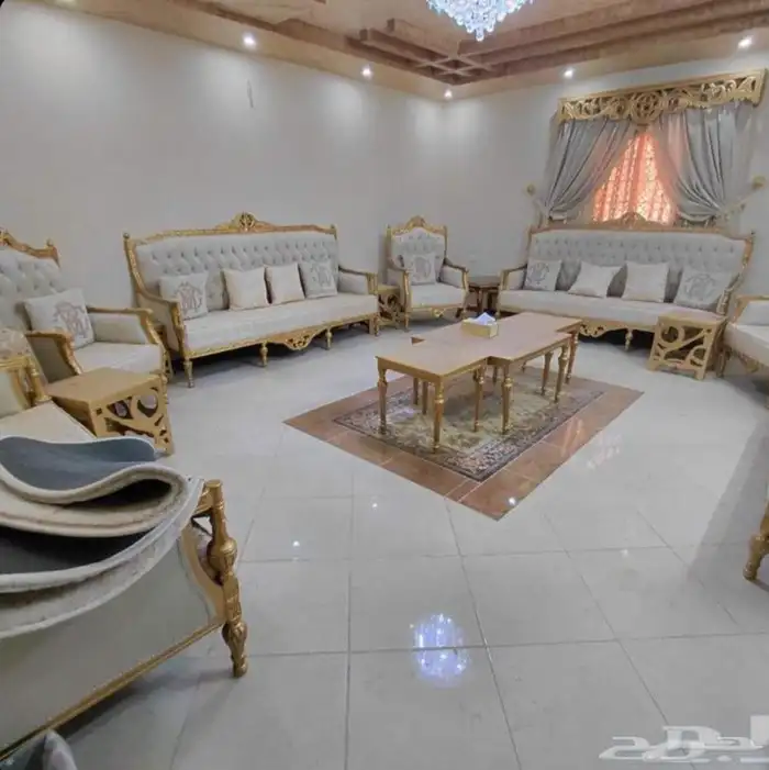 كنب و طاولات و ستارة للبيع نظيف 0