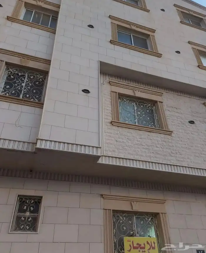 شقه ارضيه للايجار حي النزهه الرياض 0