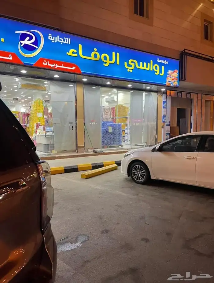 يوجد لوحة محل لبيع 12 متر للتواصل 0