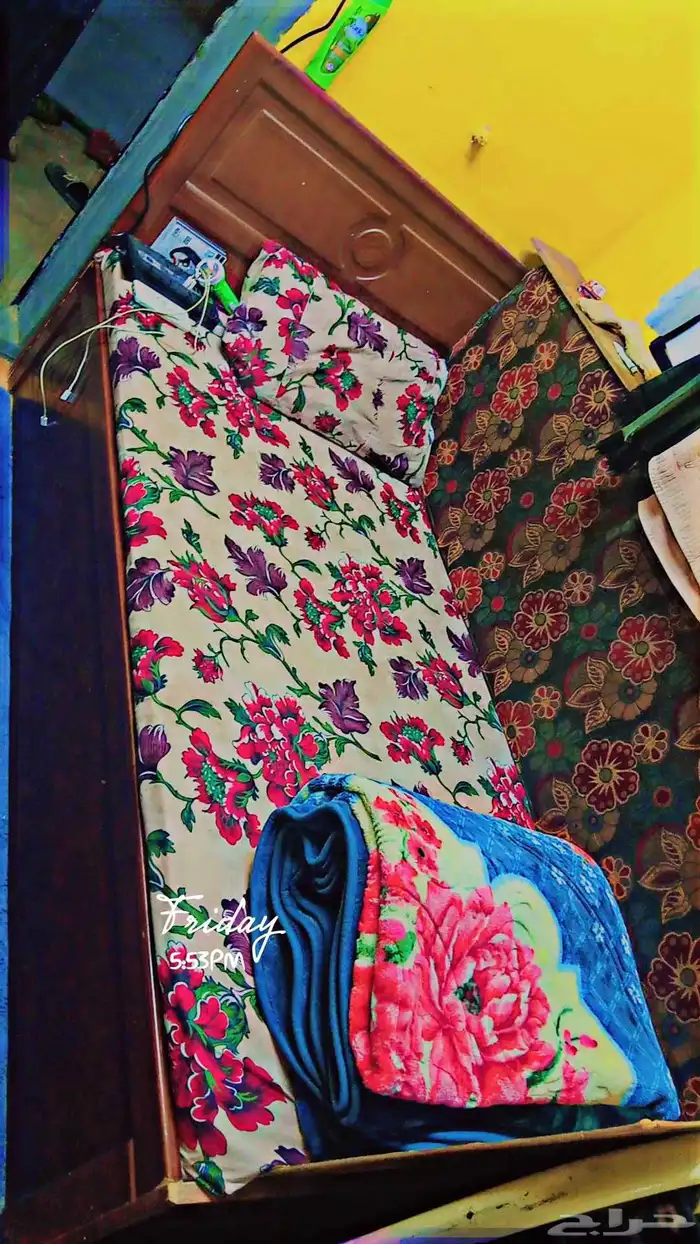 سرير ومرتبه بحاله جيده للبيع لظروف السفر استعمال أربع شهور 1