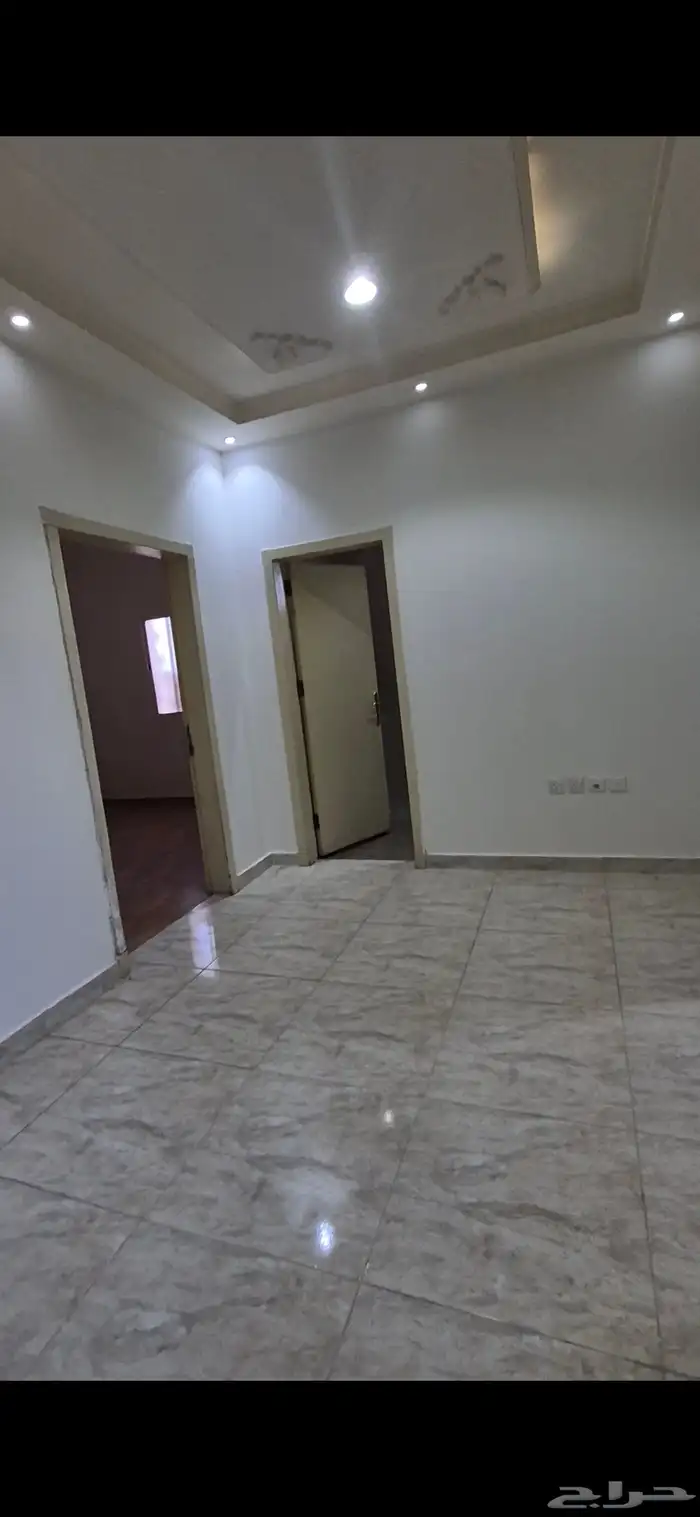 شقه ارضيه للايجار حي النزهه الرياض 1