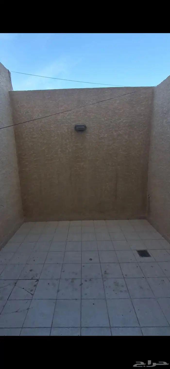 شقه ارضيه للايجار حي النزهه الرياض 2