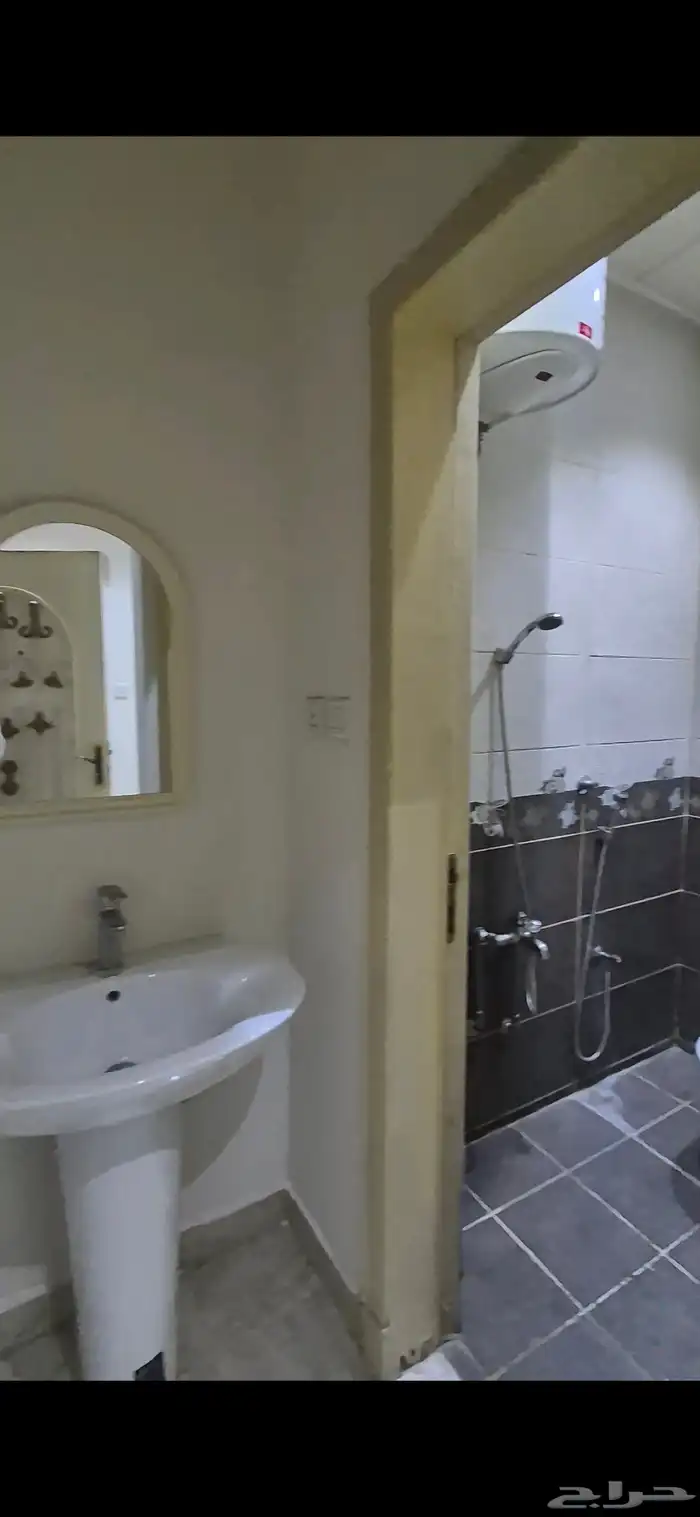 شقه ارضيه للايجار حي النزهه الرياض 5