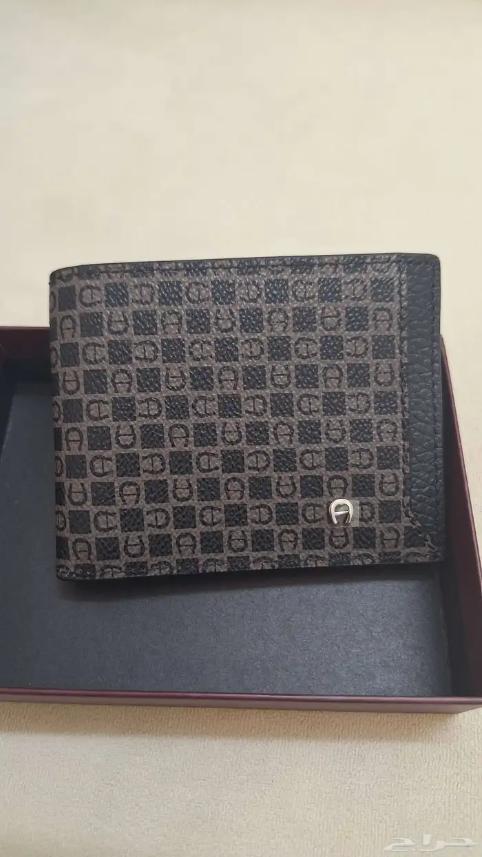 محفظة AIGNER جديده غير مستخدمه سبب البيع عدم الحاجه 2