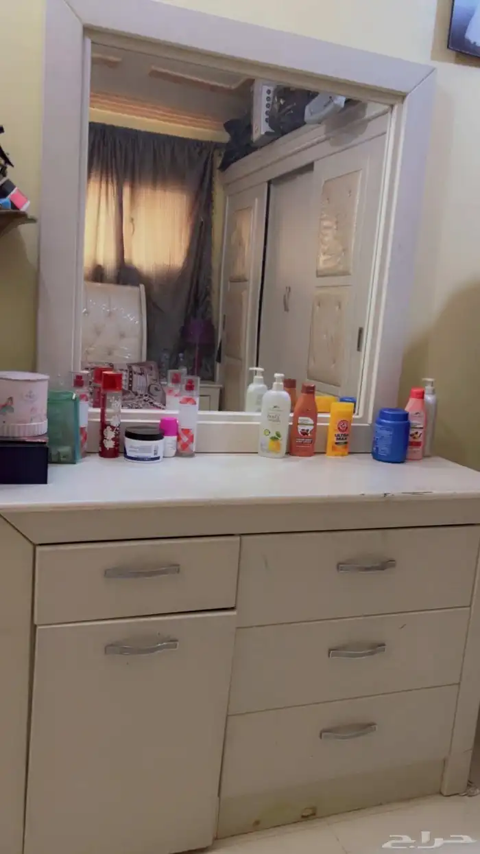 غرفه نوم كامله بالمرتبه استعمال بيسط جدا 3