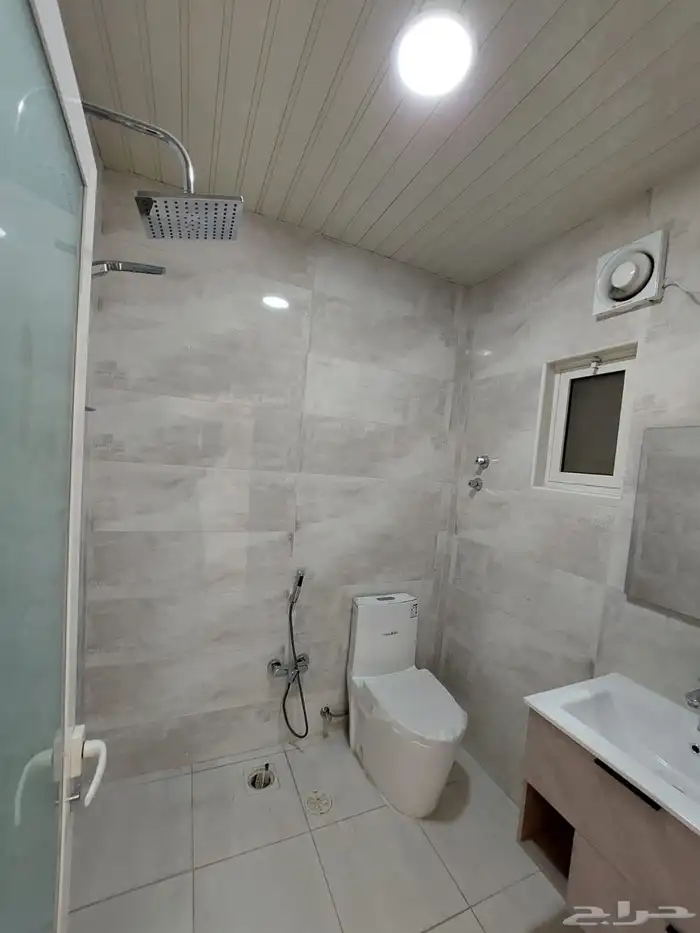 للبيع شقه تمليك ارضيه حي النور بالدمام جديده 550 الف 5 غرف 0