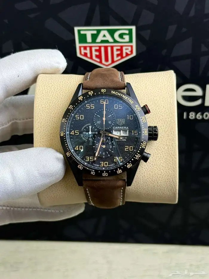 ساعة تاغ هوير كاريرا كرونوغراف بمينا أسود وسوار جلدي أسود لل 5