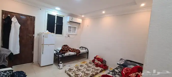 اريد شخص يمني يشاركني في الغرفه في الدمام حي الضباب يكون 1