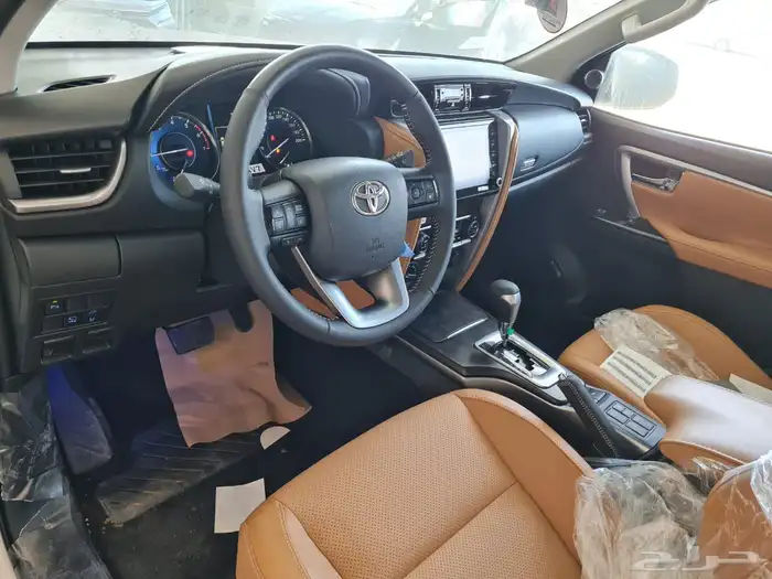 تويوتا فورشنر الفئه VX3 فل كامل بنزين 6 سلندر الموديل 2025 7