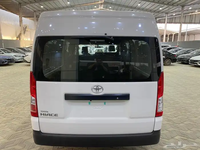 باص تويوتا هايس بضاعة سقف مرتفع ديزل 2026 1