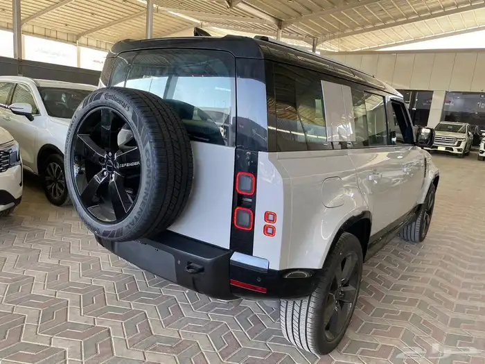 لاند روفر ديفندر فل كامل 6 سلندر موديل 2026 سعودي الناغي 3