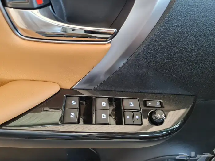 تويوتا فورشنر الفئه VX3 فل كامل بنزين 6 سلندر الموديل 2025 13