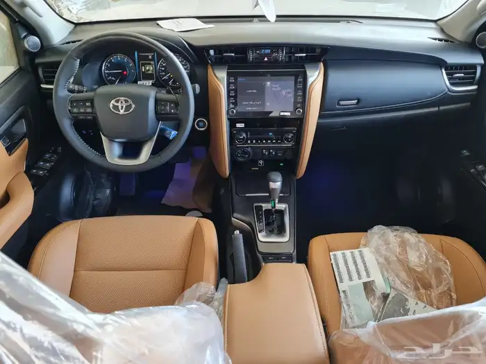 تويوتا فورشنر الفئه VX3 فل كامل بنزين 6 سلندر الموديل 2025 9