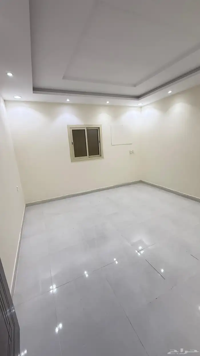 شقة للايجار 5 غرف نظيفة_ حي الصالحية امام من لولو ماركت 7