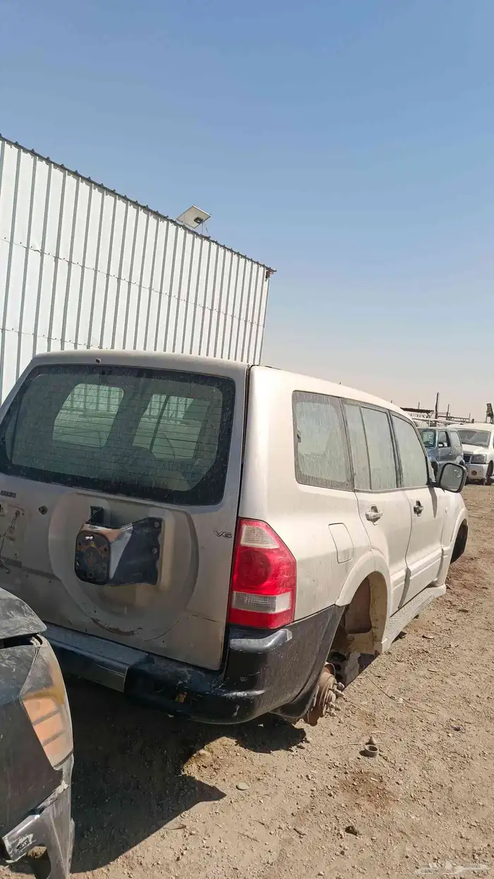 يوجد لدينا قطع غيار ميتسوبيشي باجيرو من 2007 الى 2015 0