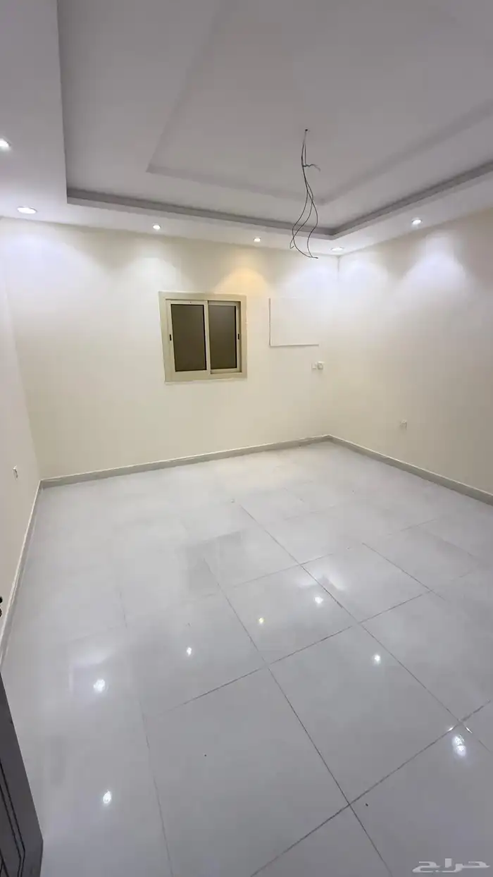 شقة للايجار 5 غرف نظيفة_ حي الصالحية امام من لولو ماركت 9