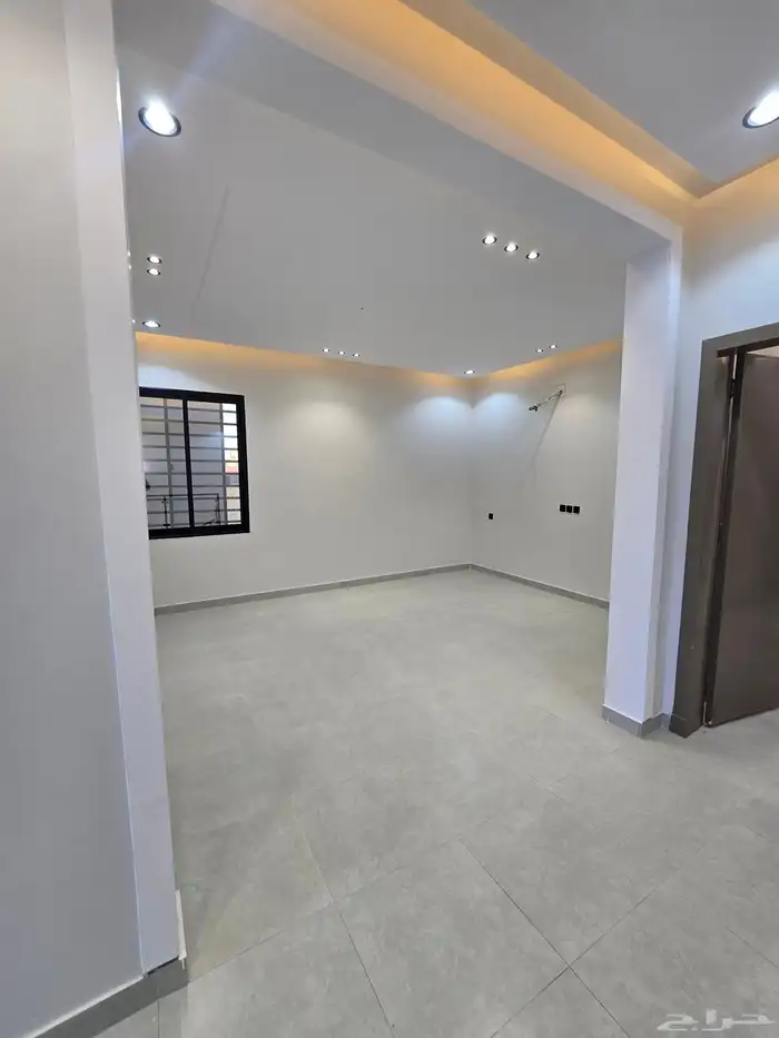 للبيع شقق ارضيه بحوش ومدخل سياره 520 الف 35