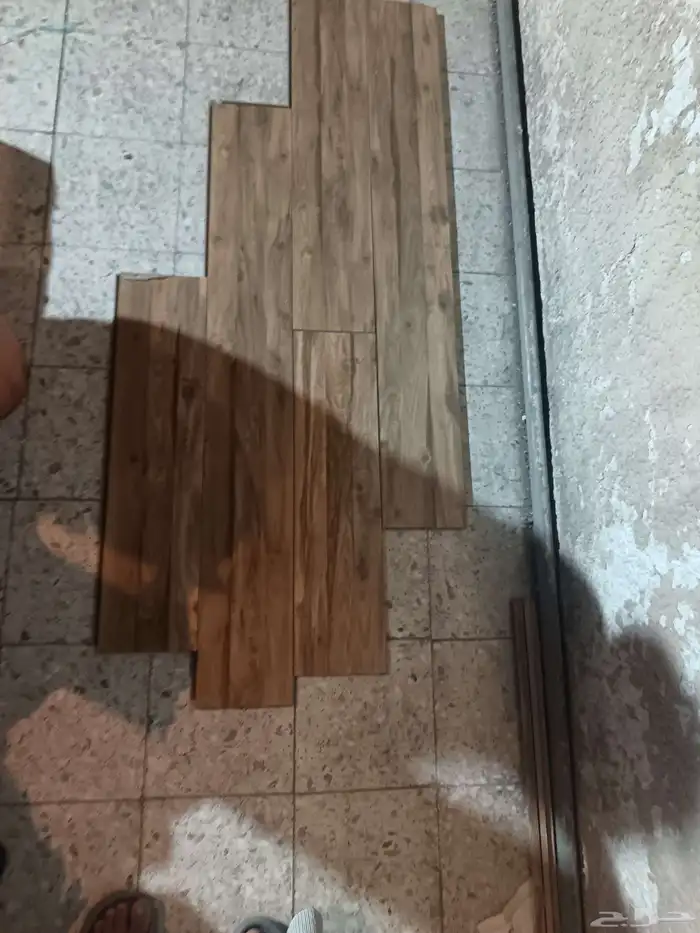 باركيه خشب مستعمل شبه جديد حوالي 75 متر 2