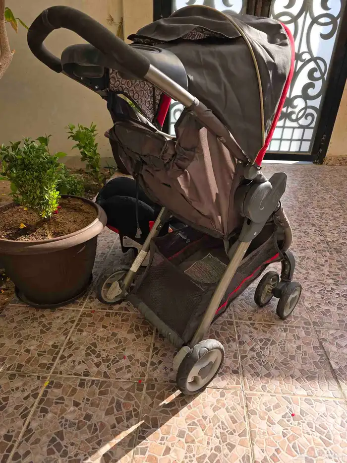عربة أطفال ممتازة وكرسي سيارة نوعية جونيور ب300 ريال فقط 1