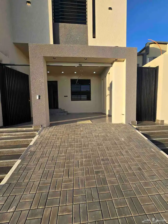 للبيع شقق ارضيه بحوش ومدخل سياره 520 الف 0