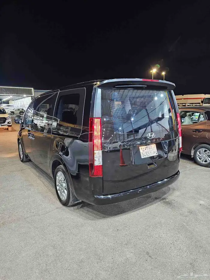 للبيع ستاريا 2023 السعر 74 3