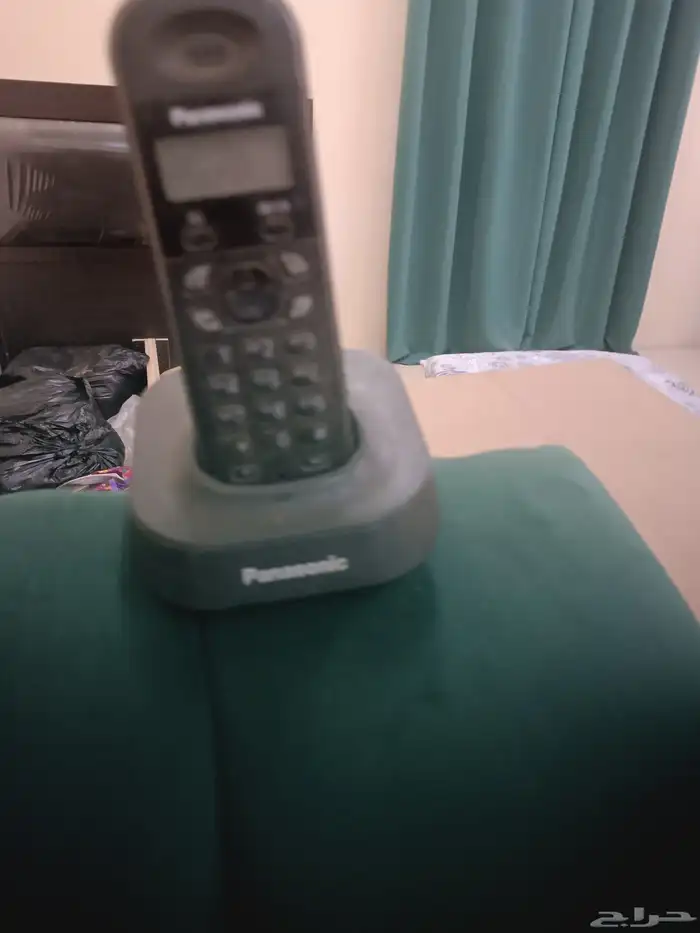 كامرا كانون قديمه تحتاج صيانه وتلفون لاسلكي بانسونك يعمل 6