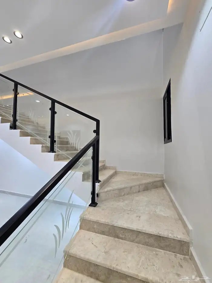 للبيع شقق ارضيه بحوش ومدخل سياره 520 الف 33