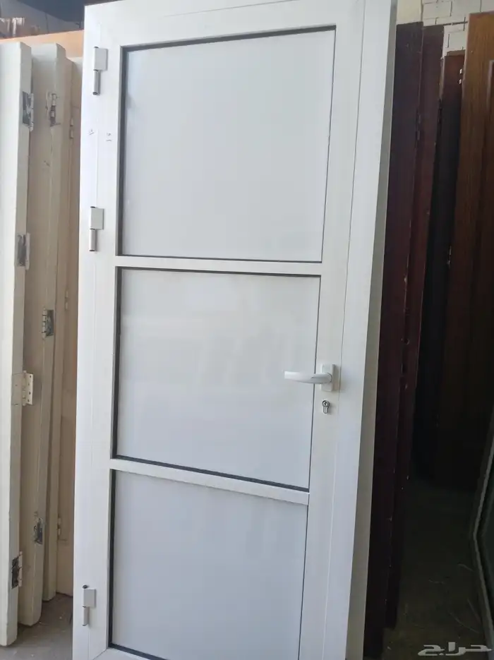 ابواب خشب مستخدم والمنيوم جديد وحديد جديد للبيع 8