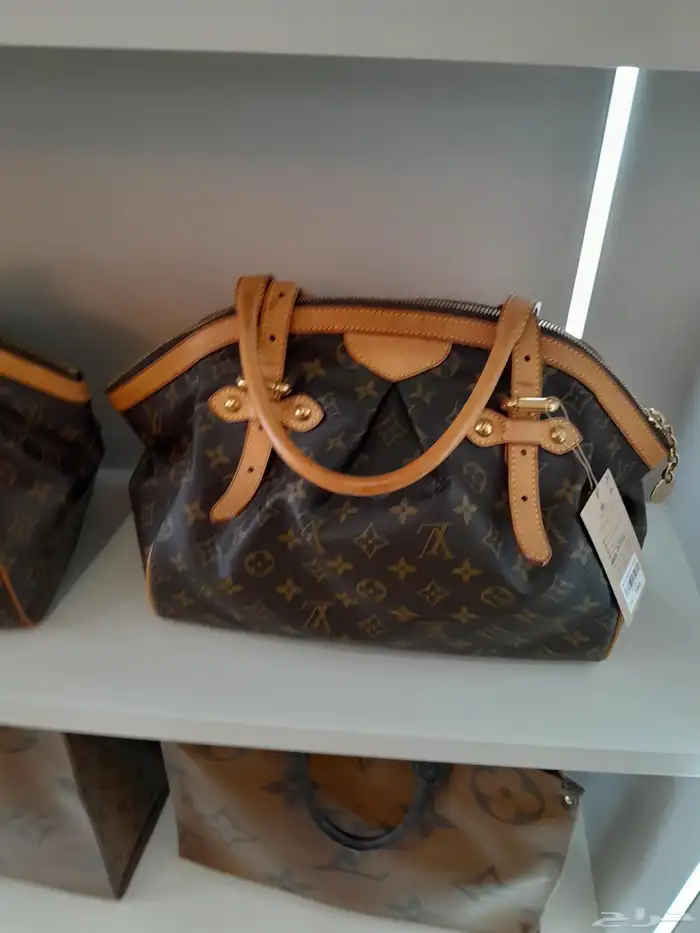 من يرغب في شراء شنط نسائيه. اصليه...ستوكات...والمحل موجود في 2