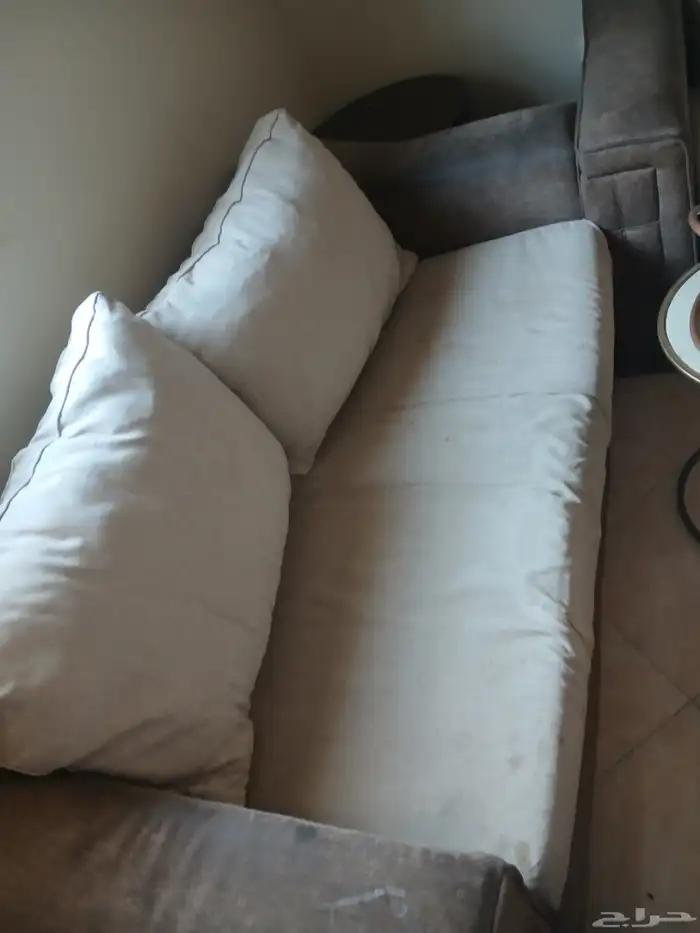 كنب و مكيف شباك 3