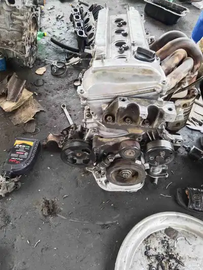 للبيع ومكينه كامري موديل 2011 0