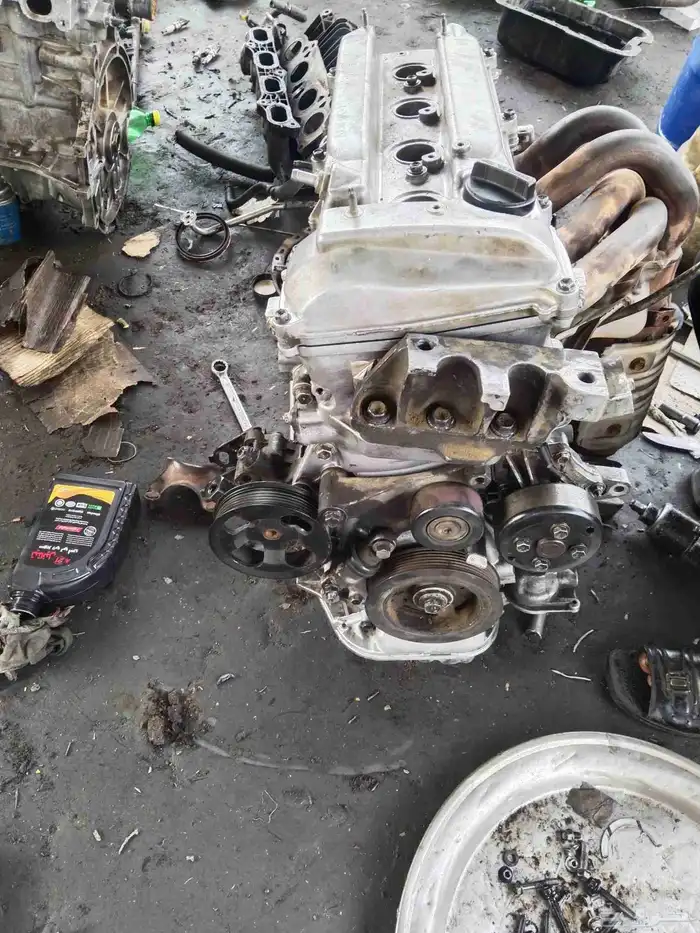 للبيع ومكينه كامري موديل 2011 0