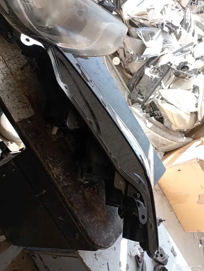 لوفر. لكم شمعه كامري موديل 2025 يمين. اصلي وكاله 2