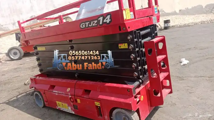 سيزرلفت للايجار رافعات مقصيه 10متر للايجار شهري 8