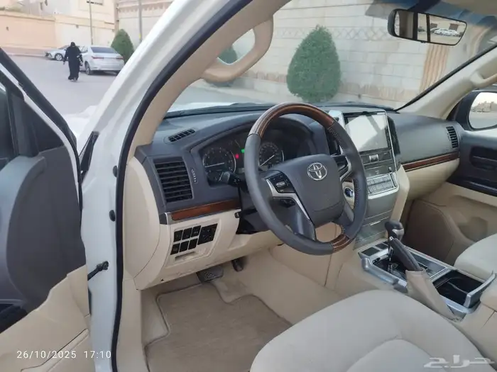 للبيع لاندكروزر 2016 وكاله شرط من الصدام الى الصدام 9