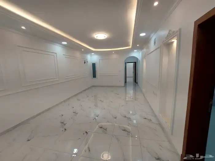 للبيع شقه تمليك ارضيه حي النور بالدمام جديده 550 الف 5 غرف 6