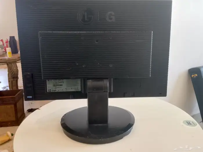 السلام عليكم للبيع شاشه وغيره البيع سمح 6