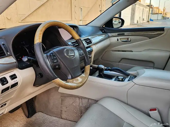 لكزس LS460 2013 ( بحالة ممتازة ) 9