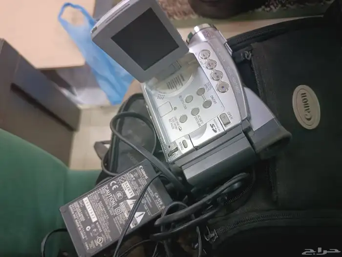 كامرا كانون قديمه تحتاج صيانه وتلفون لاسلكي بانسونك يعمل 0