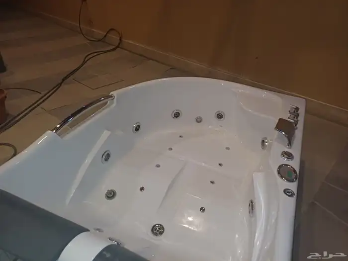 جاكوزي شبه جديد للبيع 2