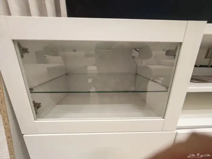 طاولة تلفزيون ايكيا بحالة ممتازة 1