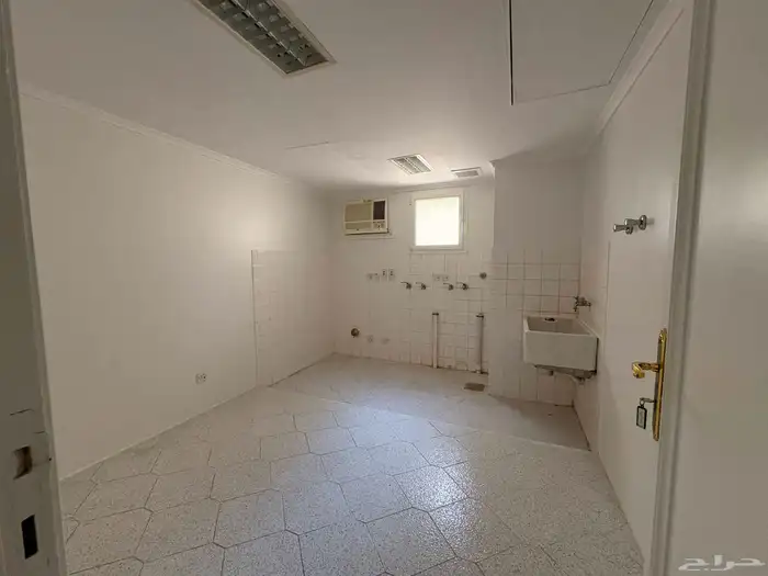 فيلا للايجار - حي الفيصلية 13