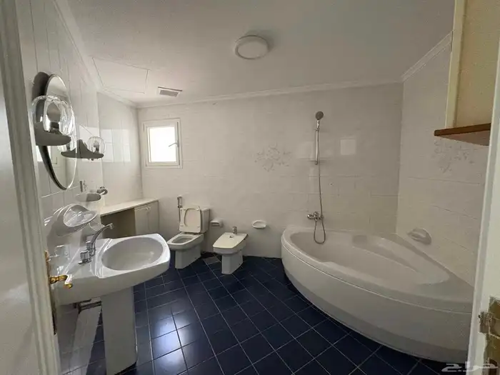 فيلا للايجار - حي الفيصلية 20