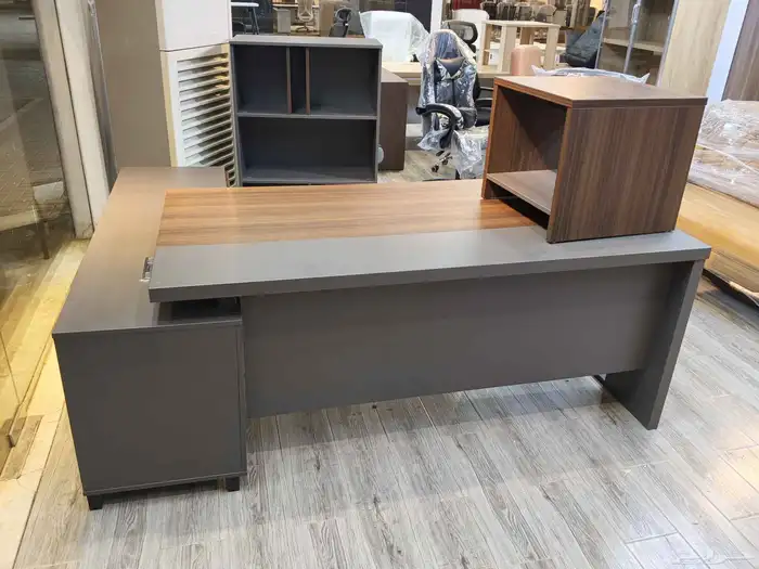 مكتب مدير طقم كامل مع دولاب كبير طولة شائي 6