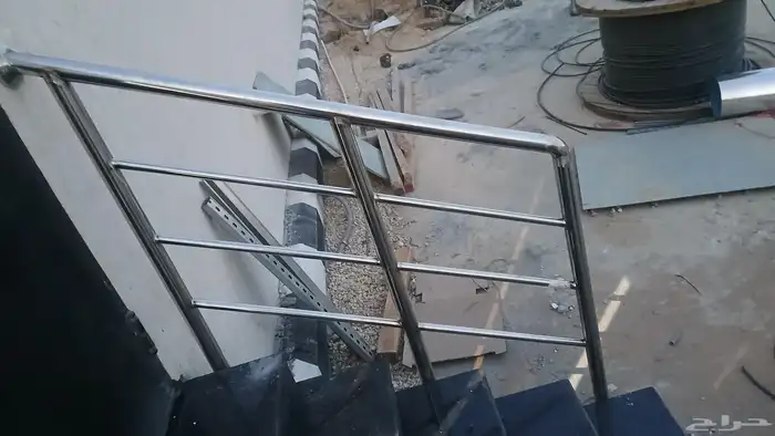 السلام عليكم ورحمة الله وبركاته 350 ريال ا للمتر مع زجاج سير 9