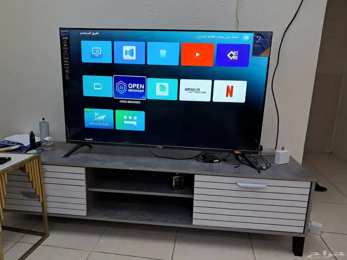 تلفزيون سمارت 4K LED android 13 السعر 700 ريال مع الطاولة 0