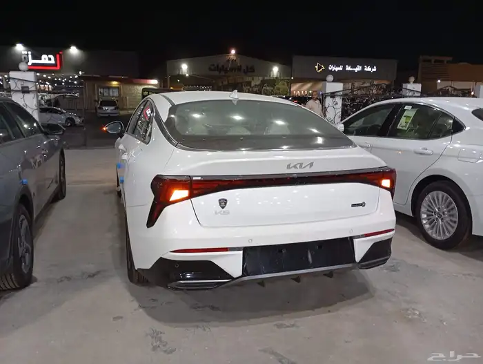 كيا 5 ستاندر مطور بدون فتحه سقف لون ابيض او رمادي موديل 2026 3